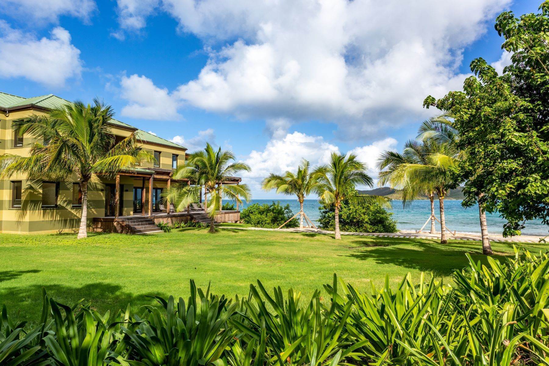 2. Multi-Family Homes 为 销售 在 North Sound, 维尔京戈达 英属维尔京群岛